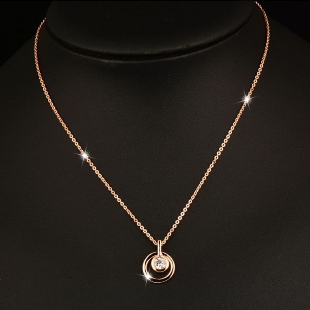 NEW!! Classic Style Round Pendant Necklace - Picture 2 of 3